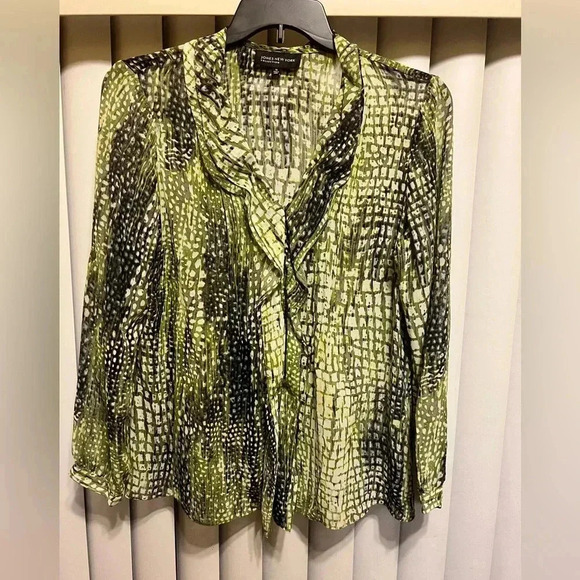 Jones New York animal printed Ruffled button down shirt size 14, like new - Picture 4 of 10